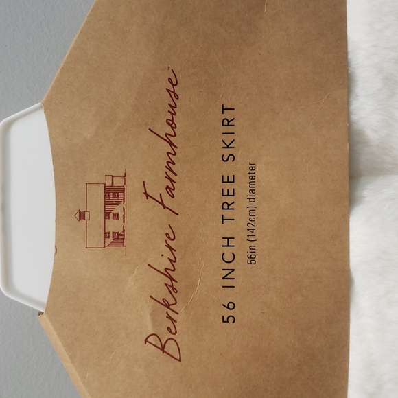 Berkshire Blanket & Home NWT Ivory Faux Fur 56" Tree Skirt - Picture 2 of 7